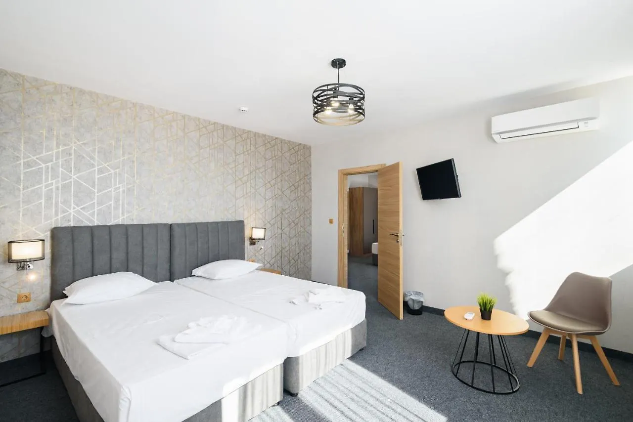Avenue Hotel Burgas 3*,